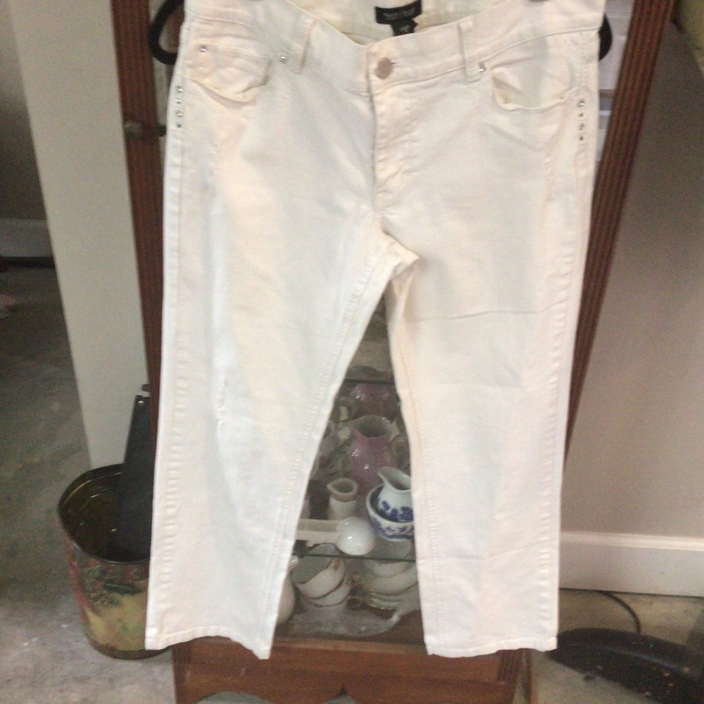 White House Black Market white jeans size 8 decorative pockets